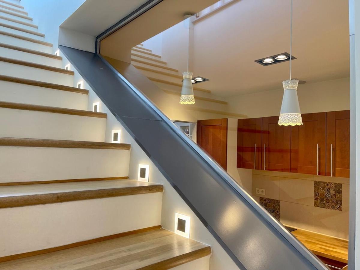 Penthouse W Private Rooftop And Free Parking 부다페스트 외부 사진